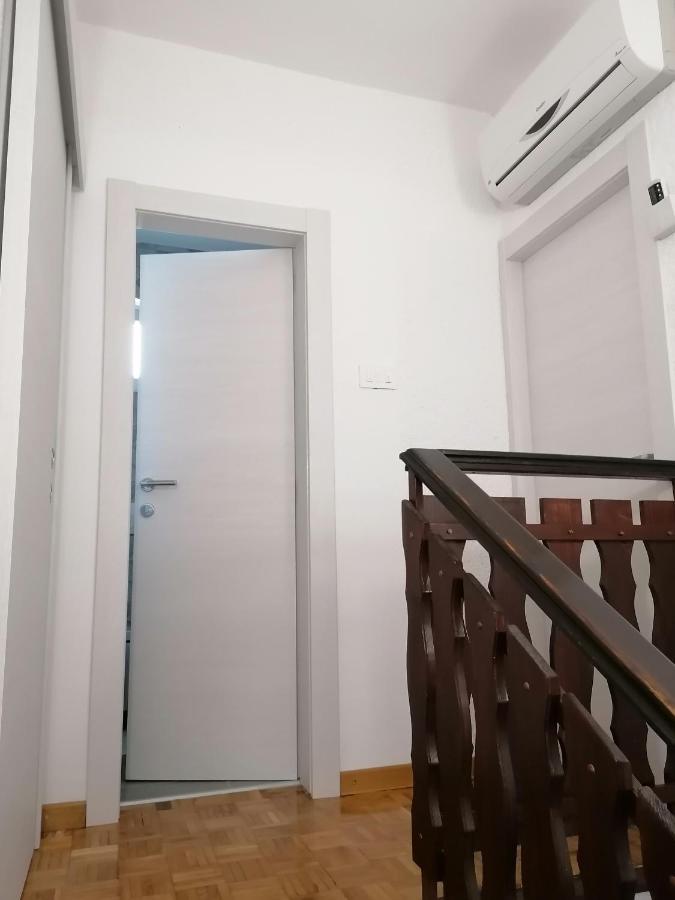 Apartments With A Parking Space Njivice, Krk - 5320 Ngoại thất bức ảnh